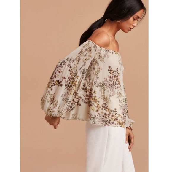 Aritzia Wilfred Talence Silky Chiffon Micro Pleated Floral Peasant Sleeve Blouse - Picture 4 of 11